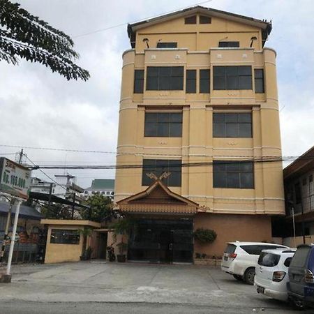 Sabrina Hotel Sisingamangaraja Pekanbaru Extérieur photo